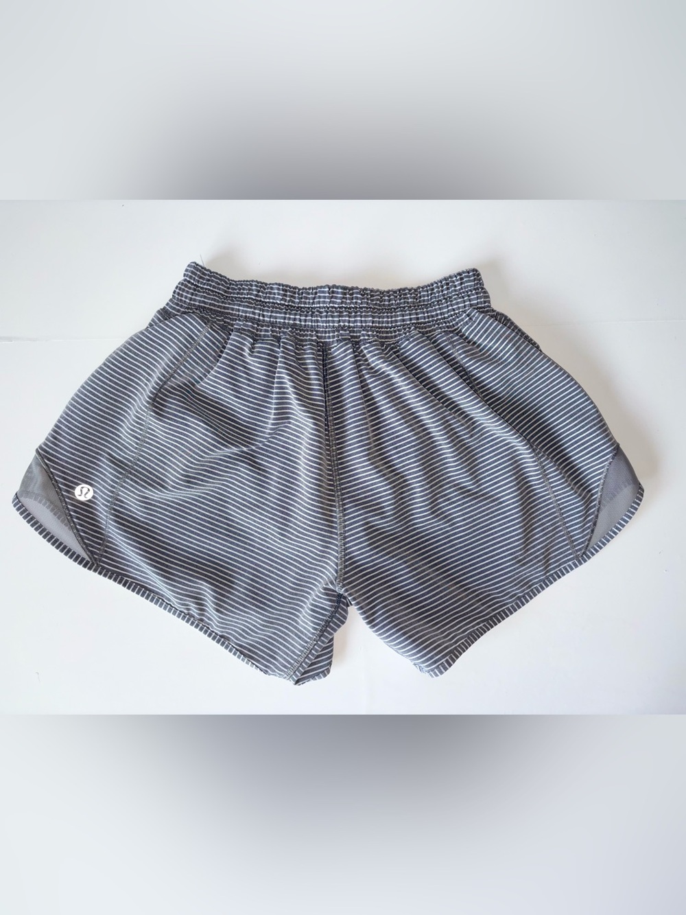Lululemon Hotty Hot Short II Long 4” Gray Stripe Size 4